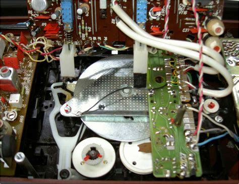 Портативная кассетная магнитола ''Рига-310-стерео''.