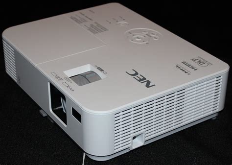NEC NP-V332W Projector Review - Hardware Tour - Projector Reviews
