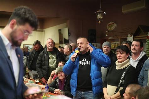 Fotogalerie Karviná Pivnice Centrum Beseda S Ministrem Vnitra Vítem