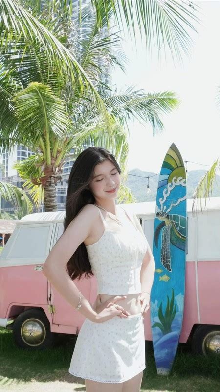 Hot girl quân nhân trong lễ diễu binh hóa nàng thơ bên bạn trai