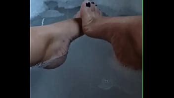 BBW Shows Feet And Fat Pussy In The Tub XVIDEOS