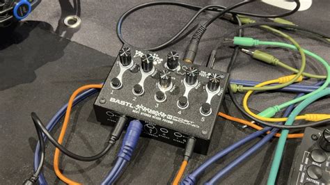 Bastl Instruments Bestie Portable 5 Channel Stereo Mixer With Feedback