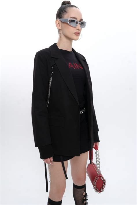 Интернет-магазин концептуальной одежды для женщин и мужчин SKVO