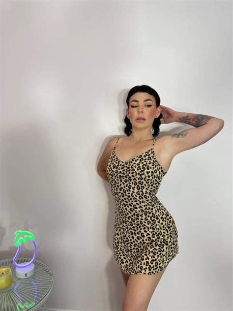 Topless Nude Waitresses Fastiko Au