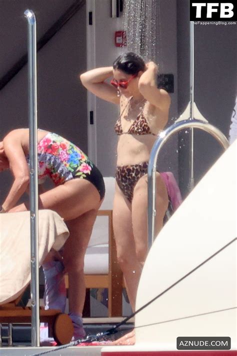 Jessica Biel Sexy Seen Flaunting Her Hot Bikini Body On A Yacht In Italy Aznude