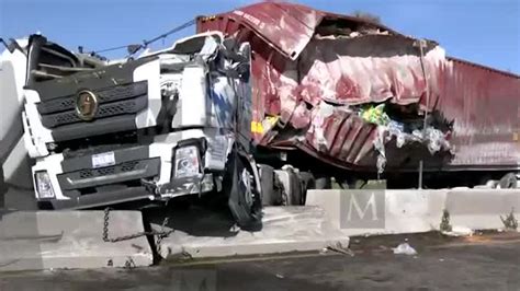 Muere Trailero Tras Volcadura Sobre La Carretera Texcoco Lechería