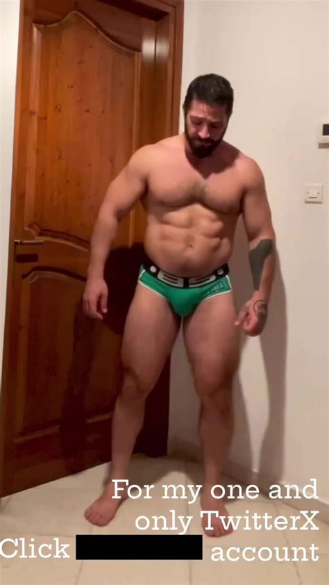Hot Muscle Hunk Poses ThisVid