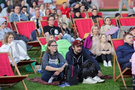 Фильмы под открытым небом: подборка летних кинотеатров в Екатеринбурге