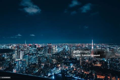 Tokyo Skyline At Night High-Res Stock Photo - Getty Images