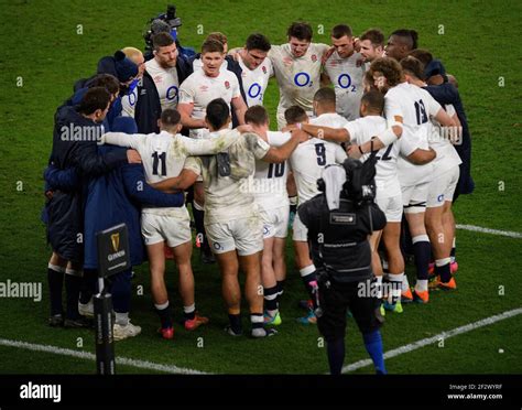 England Rugby Team Huddle High Resolution Stock Photography and Images ...