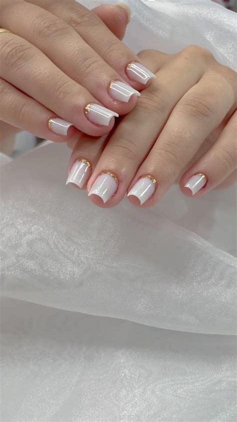 Unha Branca Com Glitter Rosa - Unhas Brancas Elegantes Com Detalhes Dourados | Unha encapsulada rosa ...