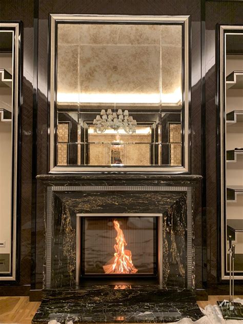 Камин в стиле Ар-деко больших размеров декорирован бронзовыми ...