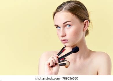 рез по запросу Puberty girl nude изображения стоковые фотографии трехмерные объекты и