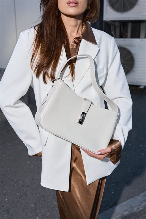 BAGS AND THE CITY