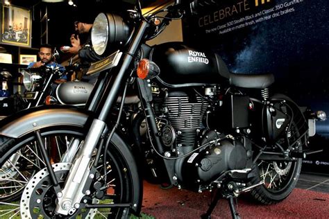 ROYAL ENFIELD CLASSIC 500 STEALTH BLACK 2017 - ROYAL ENFIELD