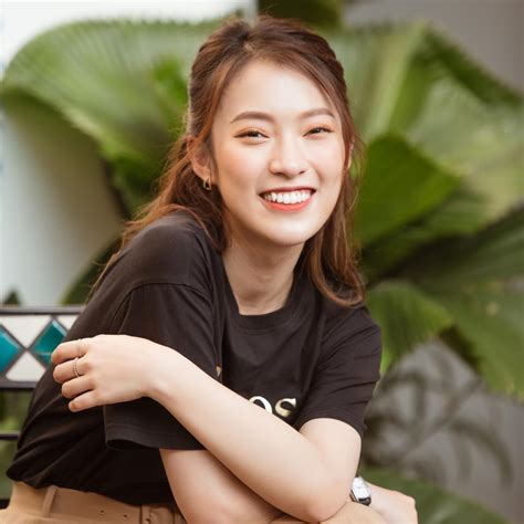 Học cách phối đồ tinh tế thanh lịch từ hot girl thứ tiếng Khánh Vy BlogAnChoi