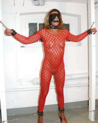 Kinky Mature Woman Lady Sarah Masturbating Pierced Pussy In Close Ups Porn Pictures XXX Photos