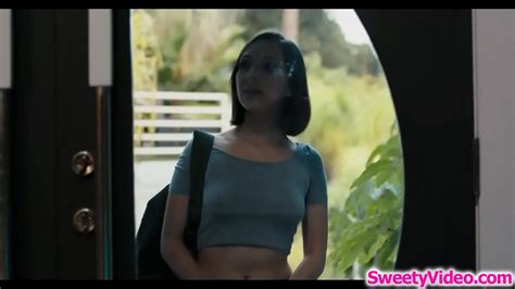 Sexy Masseuse Scissoring With Her Lesbian Costumer XNXX