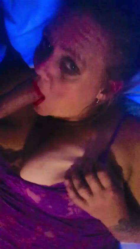 La Bbw Cavalca Un Dildo Mentre Fa Un Pompino XHamster