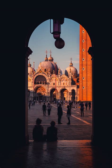 Among alleys, canals and hidden courtyards: discovering a cabalistic