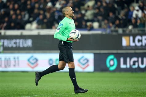 Gaël Angoula remplace Stéphanie Frappart au sifflet de Toulouse FC FC