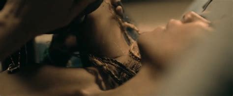 Nude Video Celebs Halle Berry Sexy Bruised