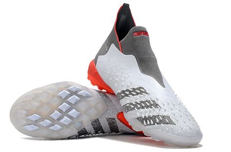 Футбольные бутсы (сороконожки) adidas Predator Freak белые (без шнурков ...