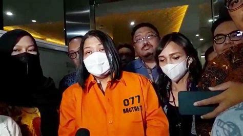 Video Putri Candrawathi Kenakan Baju Tahanan Resmi Ditahan Di Mabes