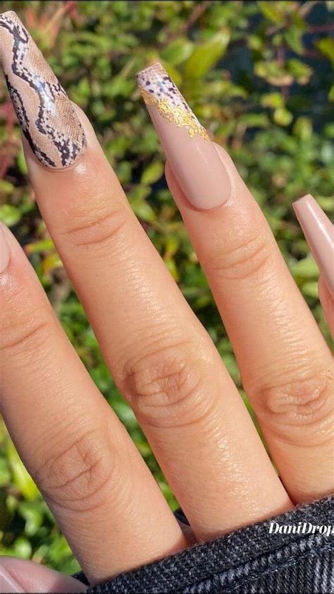 Unha Decorada Nude Essas nail arts ficarão incríveis confira Unhas decoradas Unha
