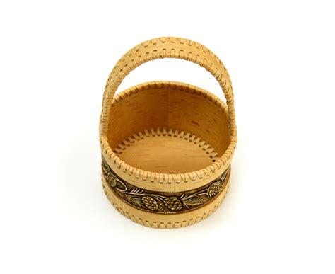 Корзинка из бересты маленькая "Шишки". Конфетница: купить за 870 ₽ в ...