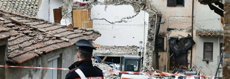 Crolla Palazzina A Canale Monterano La Testimonianza Ho Scavato A Mani Nude Per Tirare Fuori