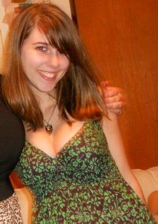 Showing Off Cleavage Porn Pic