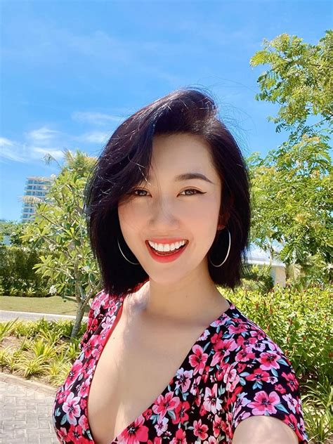 Di N Vi N Thu Ng N Khoe D Ng Quy N R V I Bikini B N B I Bi N B O D N Tr