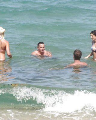 Two Girls In Bikinis Kiss And Explore Porn Pictures Xxx Photos Sex Images Pictoa