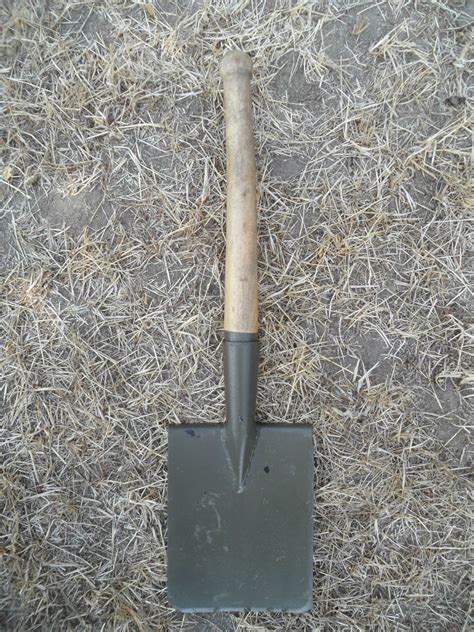 Four Bees East German Field Shovel Spade Unknown Vintage Square