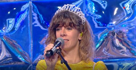 N Oubliez Pas Les Paroles Magali Ripoll Se D Nude En Pleine Mission Nagui Choqu Le