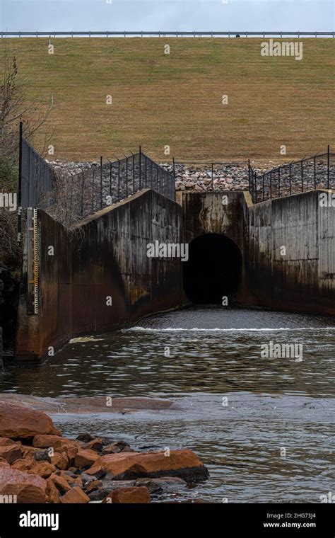 Falls Lake Dam Outlet In Raleigh Nc Stock Photo Alamy