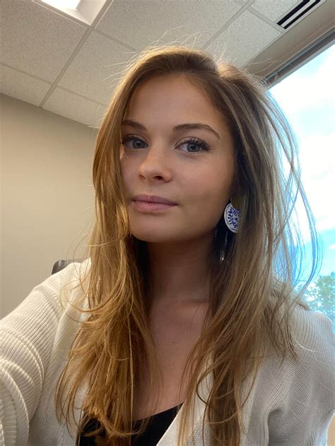 Critics debate if bob hairstyles with bangs are officially dated 30