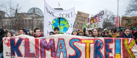 Fridays For Future Mehrere Tausend Sch Ler Streiken In Berlin F R