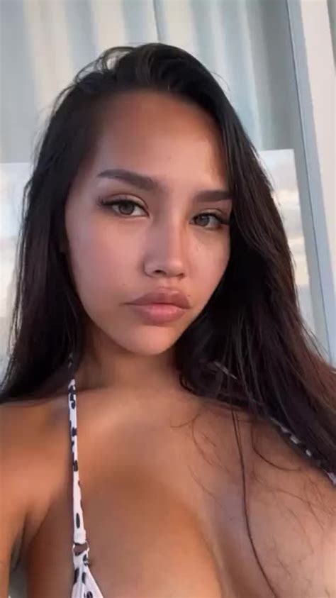 Would You Fuck This Asian Babe Scrolller