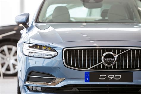 Your Guide to Choosing the Best Luxury Sedan of 2020 - HowStuffWorks