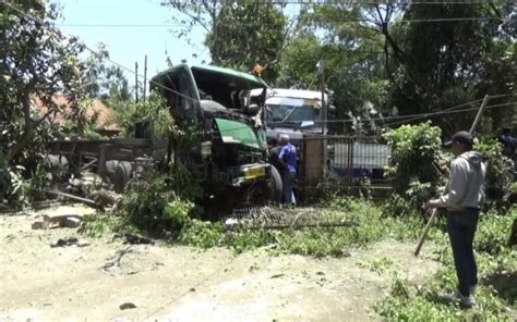 Kecelakaan Maut Di Purwakarta Seorang Ibu Dan Sang Anak Tewas