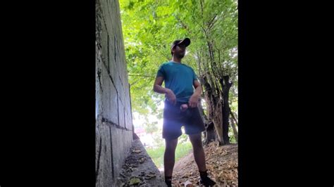 Fast Beim Masturbieren Im Freien Erwischt Pornhub Gay