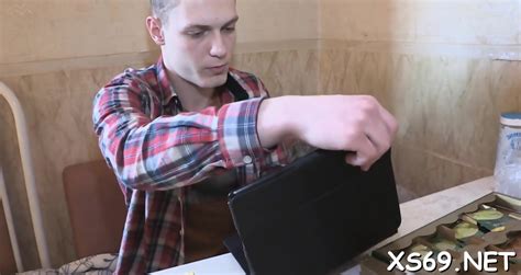 Filthy Brunette Babe Foxy Di Gets Off With Big Sausage