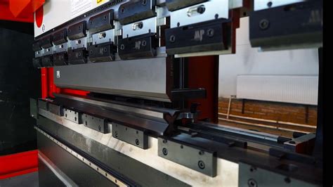 Оснастка листогибочного пресса: важность в процессе гибки металла