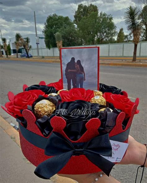 Corona Con Rosas Eternas Y Chocolates En Regalos Para Hombre