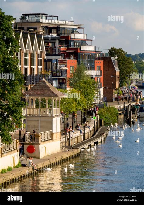 Kingston upon thames hi-res stock photography and images - Alamy