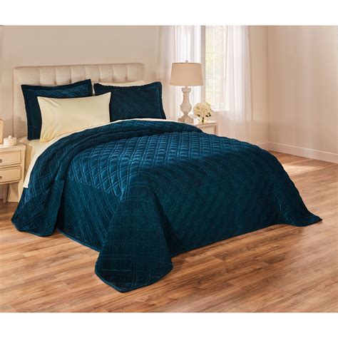 Brylanehome Amelia Quilted Damask Oversized Ultra Soft Bedspread King