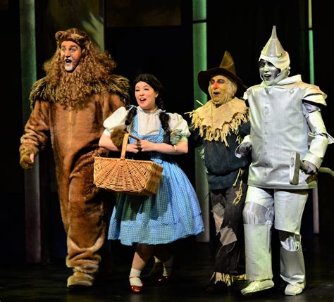 Theater Review The Wizard Of Oz Is A Wondrous Affair At Theatre