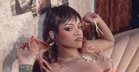Rihanna Affolante Elle Pose En Lingerie Sexy Et D Voile Sa Derni Re Collection Savage X Fenty